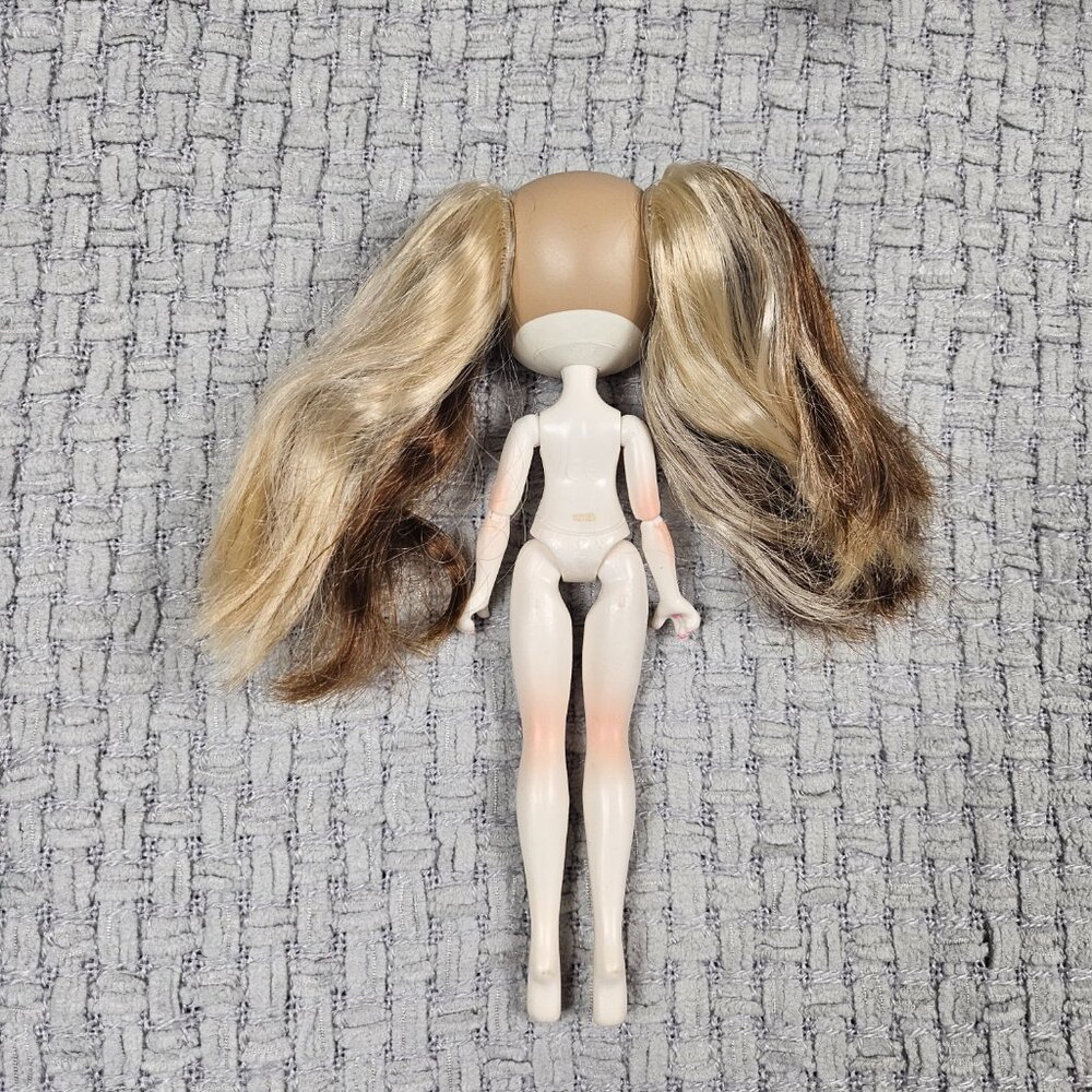 Pinkie Cooper Fashion Doll Nude - Picture 6 of 11